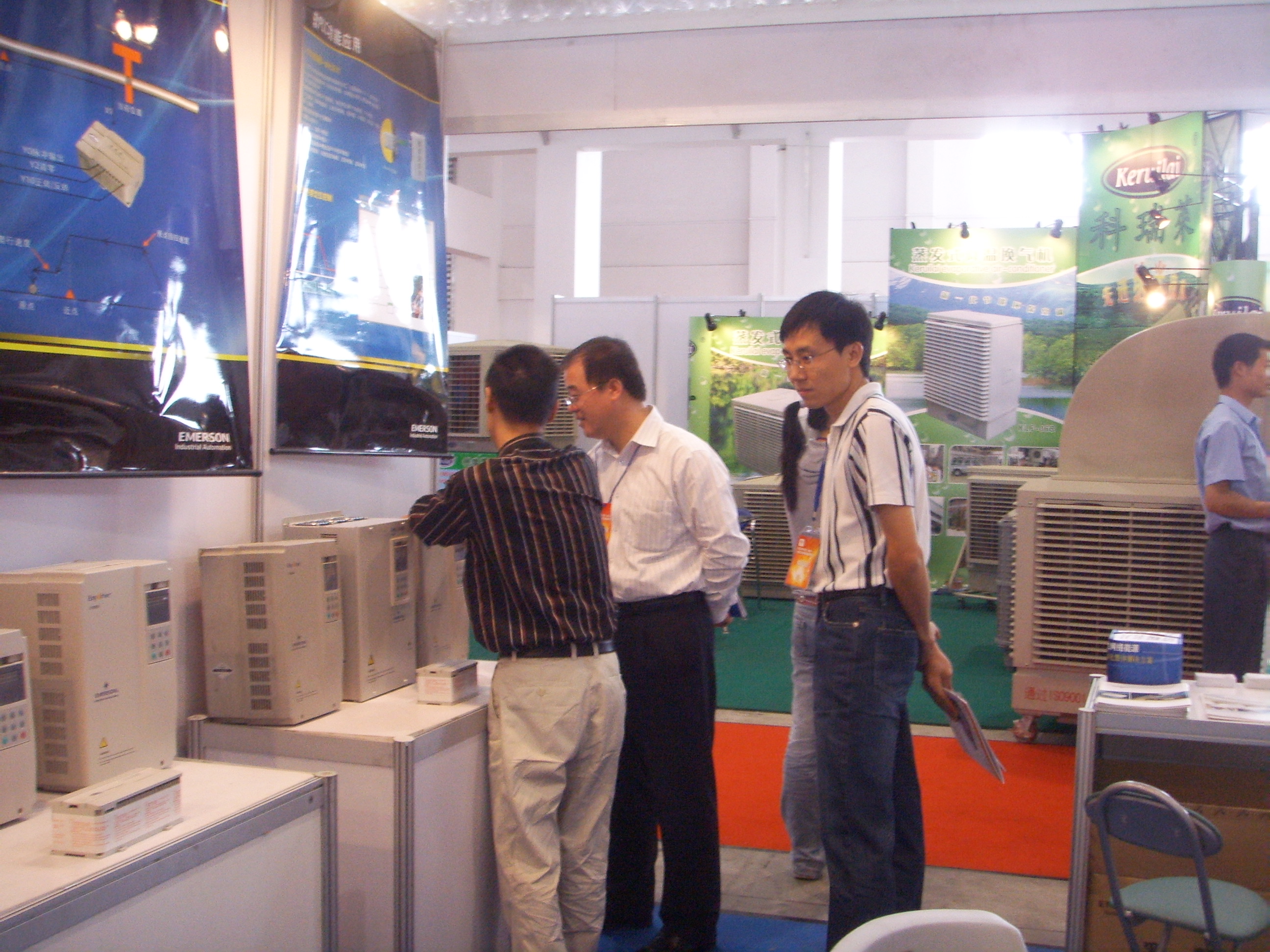 給客人介紹艾默生變頻器